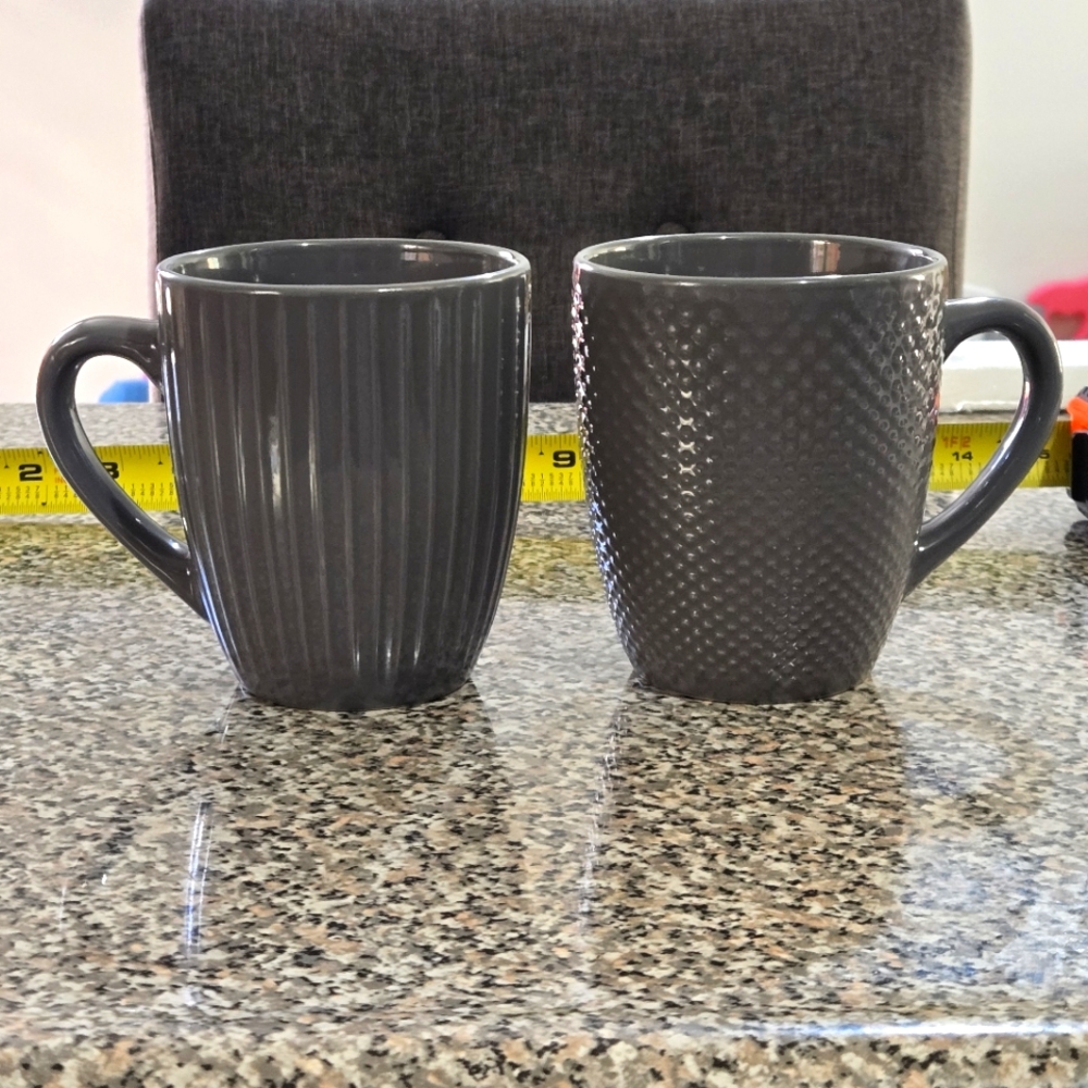 🍒🍒 2 Gray Textured Mugs Set